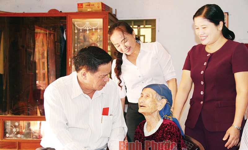 Ngày xuân về thăm gia đình “tứ đại đồng đường”