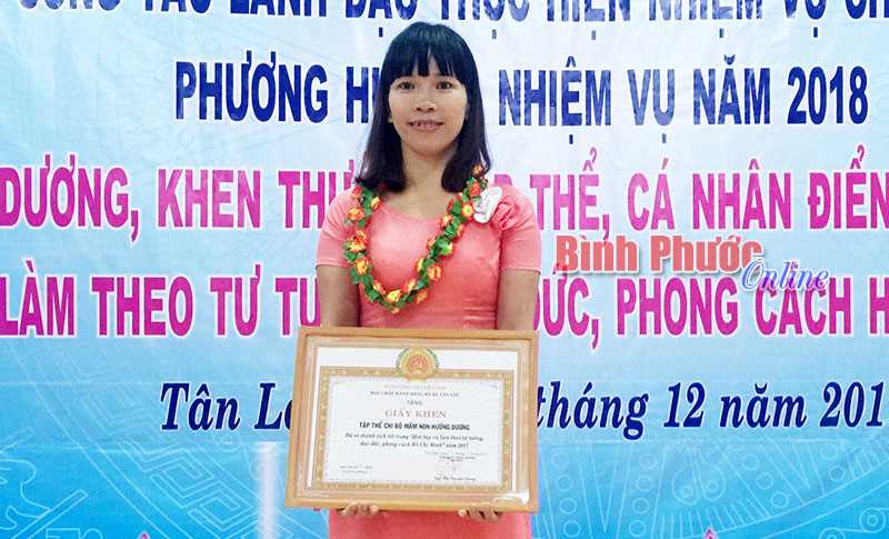 Học B&aacute;c l&ograve;ng y&ecirc;u thương con trẻ