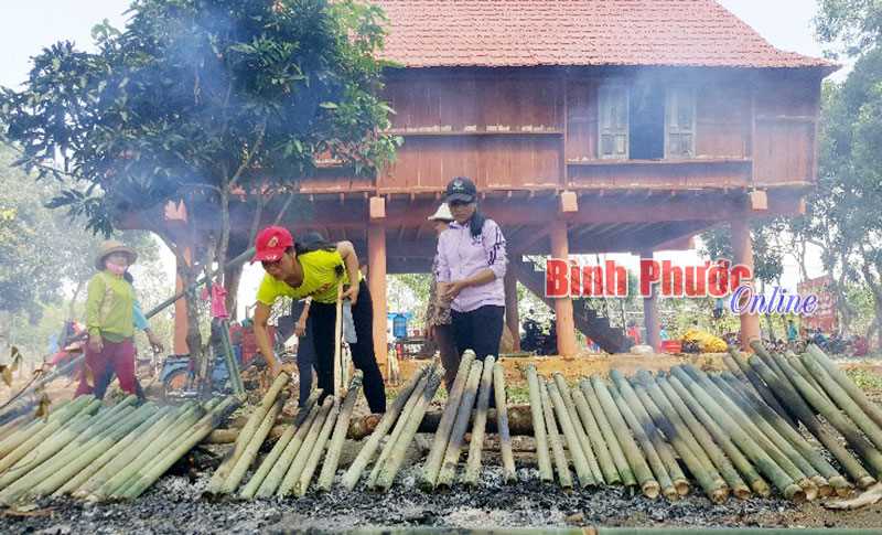 Đồng b&agrave;o S&rsquo;ti&ecirc;ng ở Thiện Cư mừng l&uacute;a mới