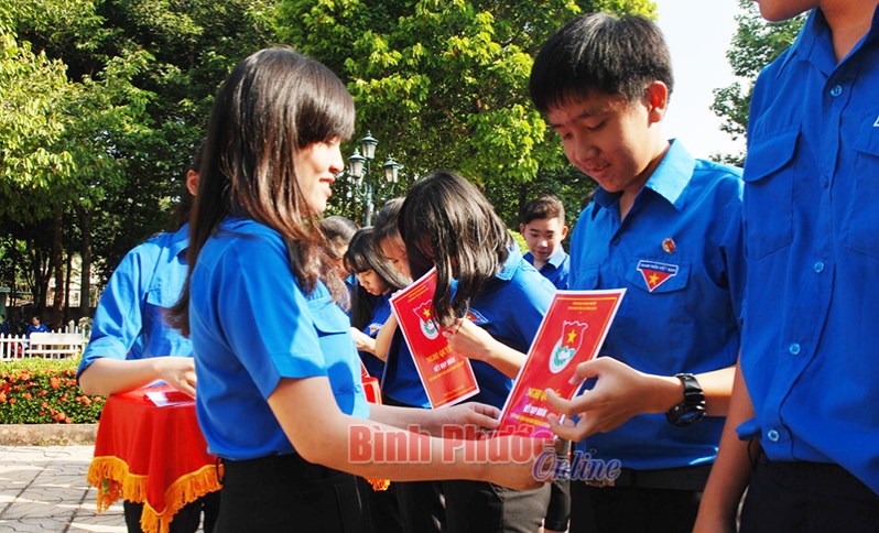 Thị đoàn Bình Long phát động tháng thanh niên