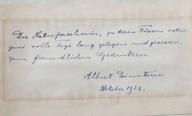 Bức thư của thiên tài Albert Einstein được bán hơn 100.000 USD