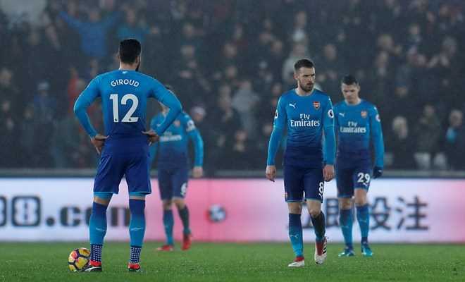 Premier League: Arsenal thua sốc, Liverpool thắng tưng bừng