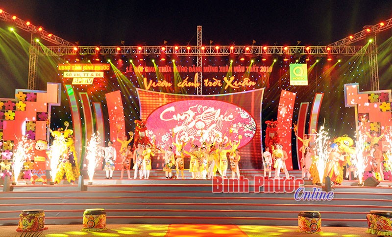 Tưng bừng khai mạc đ&ecirc;m hội giao thừa ch&agrave;o đ&oacute;n xu&acirc;n Mậu Tuất