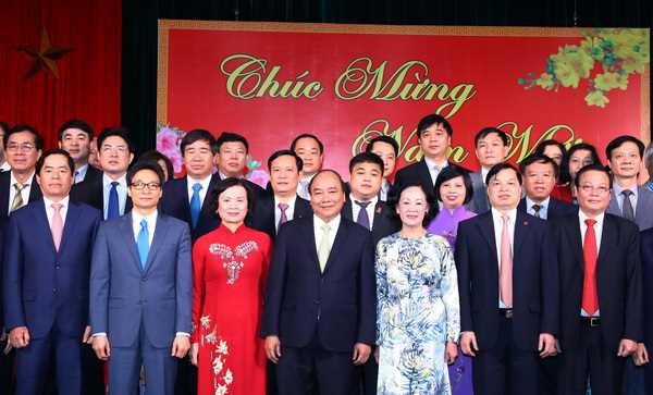Thủ tướng Nguyễn Xu&acirc;n Ph&uacute;c ch&uacute;c Tết đầu Xu&acirc;n c&aacute;c cơ quan Đảng