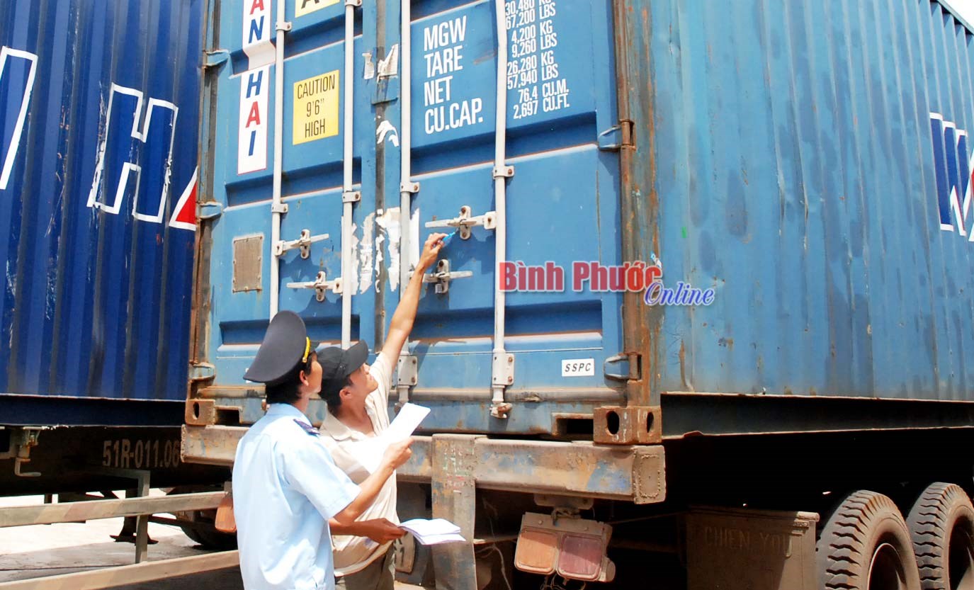 Hải quan Bình Phước -  một năm vượt khó thắng lợi