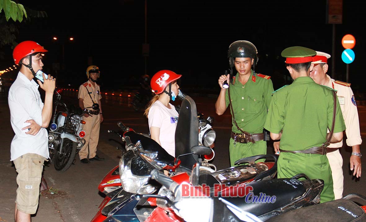 Hiểm họa uống rượu, bia khi tham gia giao th&ocirc;ng