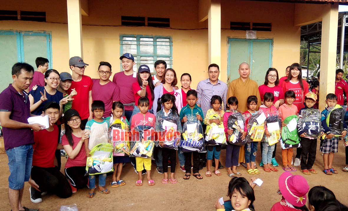 Chùa Đức Hạnh tiếp sức học trò khó khăn