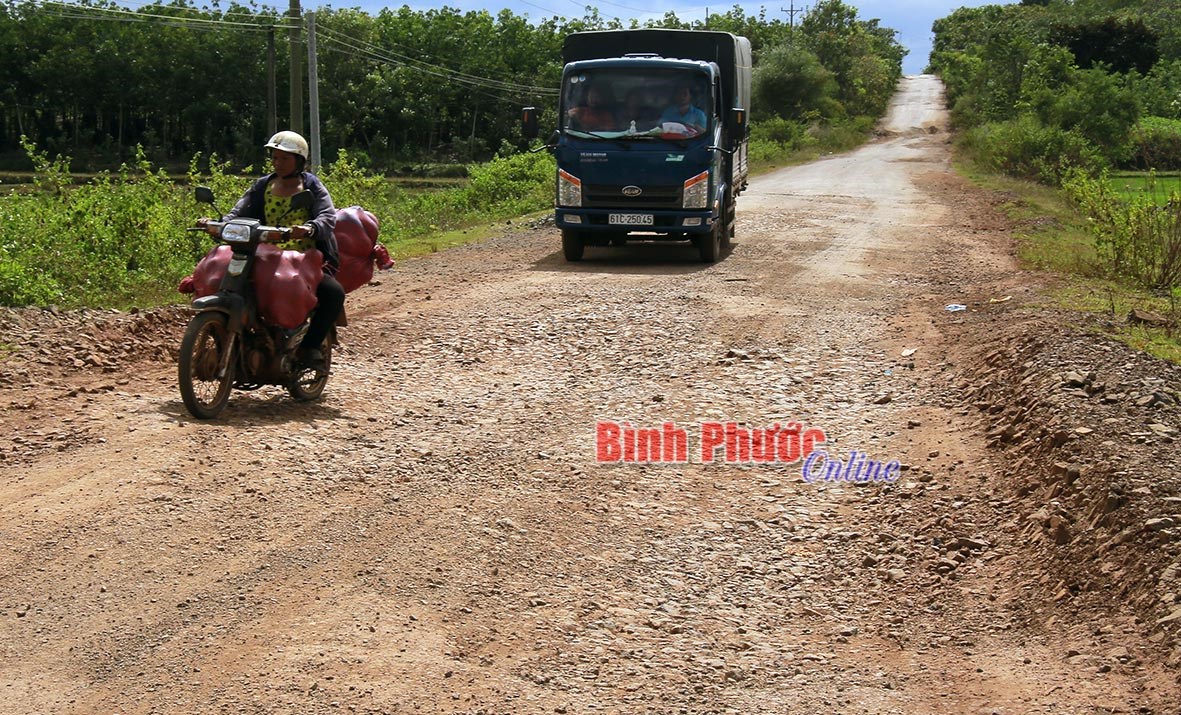 Đường ĐT757 lại hư hỏng