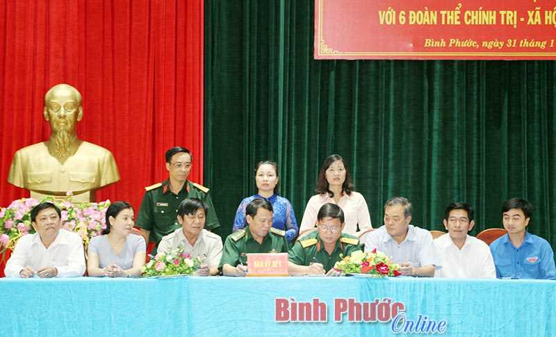 Bộ CHQS, bi&ecirc;n ph&ograve;ng v&agrave; 6 đo&agrave;n thể tỉnh k&yacute; kết chương tr&igrave;nh phối hợp