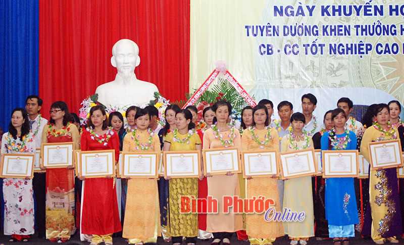 Bổ nhiệm ngạch c&ocirc;ng chức đối với c&aacute;n bộ khoa học trẻ