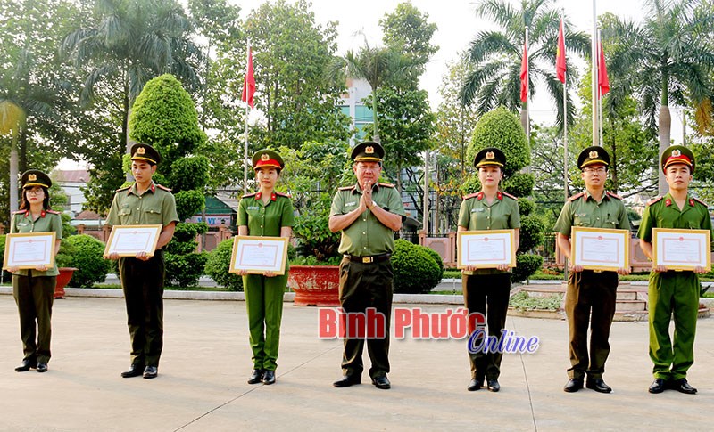6 c&aacute;n bộ, chiến sĩ đạt giải cao cuộc thi &ldquo;T&igrave;m hiểu tư tưởng Hồ Ch&iacute; Minh về C&ocirc;ng an nh&acirc;n d&acirc;n&rdquo;