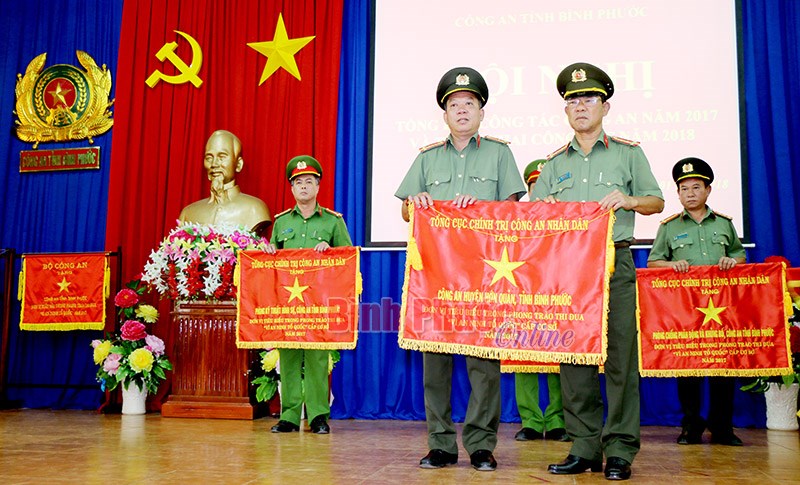 C&ocirc;ng an huyện Hớn Quản  giữ vững danh hiệu cờ thi đua của Bộ C&ocirc;ng an