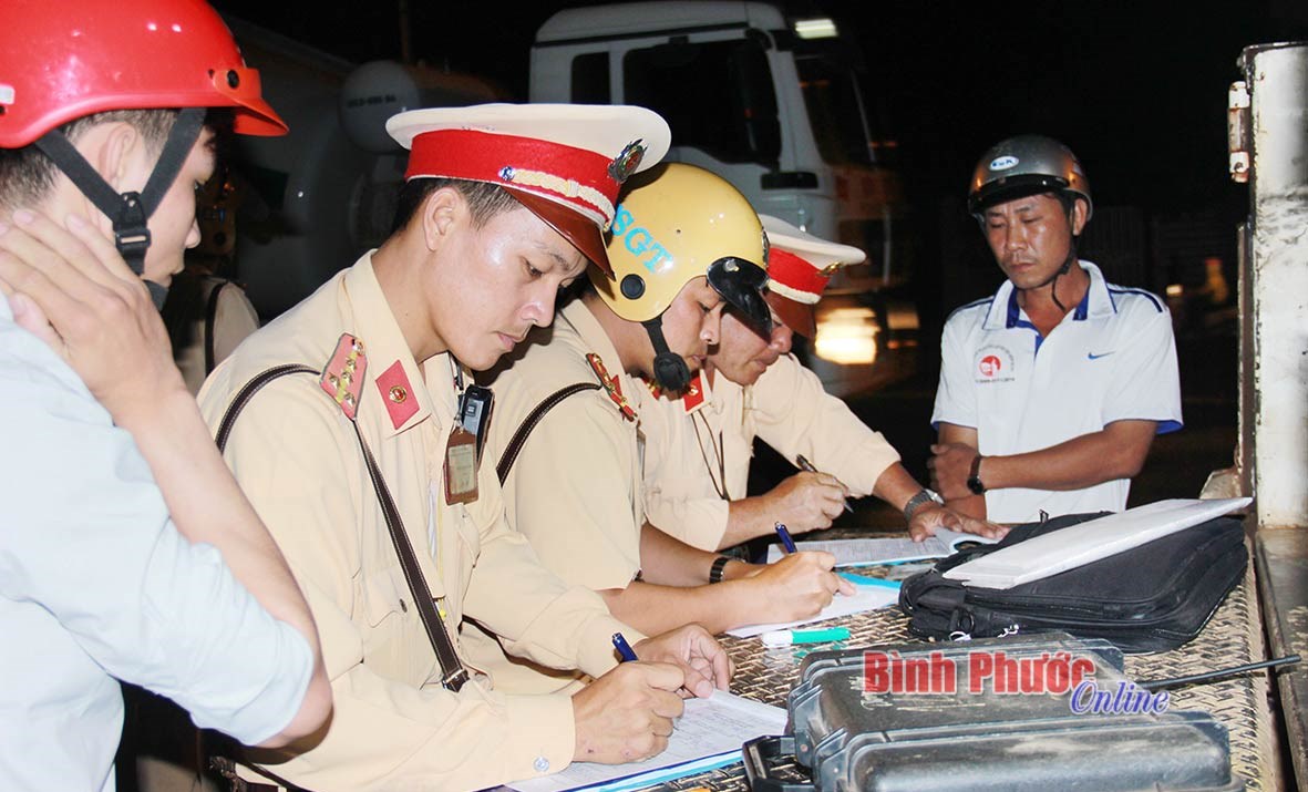 Cảnh s&aacute;t giao th&ocirc;ng B&igrave;nh Phước khắc ghi lời B&aacute;c dạy