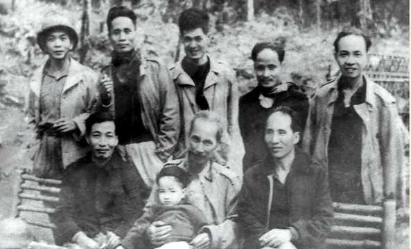 Gần 1.000 c&aacute;n bộ, đảng vi&ecirc;n học tập chuy&ecirc;n đề Hồ Ch&iacute; Minh năm 2018