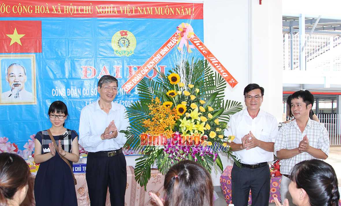 Ph&aacute;t động thi đua ch&agrave;o mừng đại hội c&ocirc;ng đo&agrave;n c&aacute;c cấp