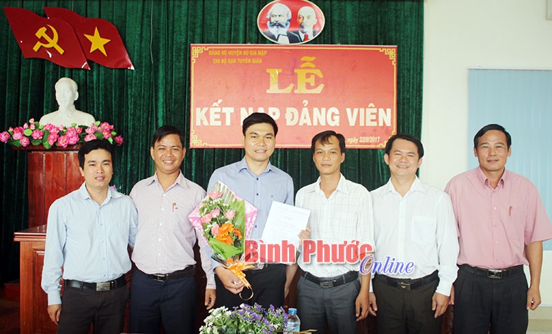 Đảng bộ huyện B&ugrave; Gia Mập: 28/49 tổ chức cơ sở đảng trong sạch vững mạnh