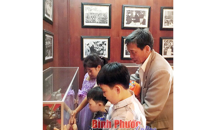 Đầu xu&acirc;n thăm Khu lưu niệm cố Thủ tướng Phạm Văn Đồng