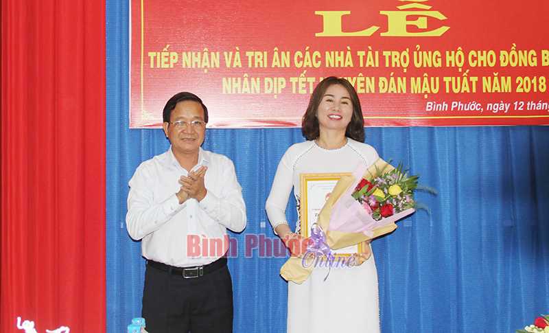 49.233 phần qu&agrave; tết tặng người ngh&egrave;o, cận ngh&egrave;o, đối tượng bảo trợ x&atilde; hội