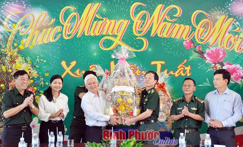 Đo&agrave;n đại biểu Quốc hội tỉnh thăm, tặng qu&agrave; tết tại Lộc Ninh, B&ugrave; Đốp