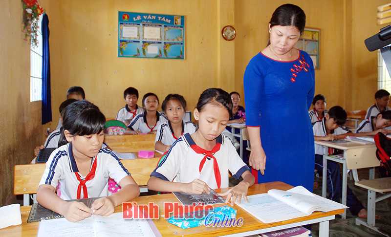 Đẩy mạnh c&aacute;c phong tr&agrave;o thi đua y&ecirc;u nước