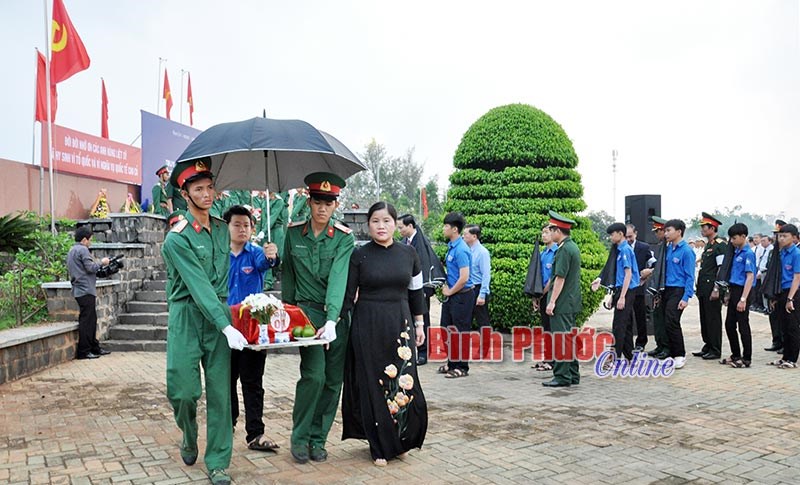 L&atilde;nh đạo tỉnh viếng v&agrave; truy điệu, an t&aacute;ng h&agrave;i cốt liệt sĩ
