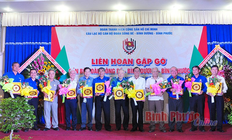 Gặp gỡ cán bộ đoàn Sông Bé - Bình Dương - Bình Phước