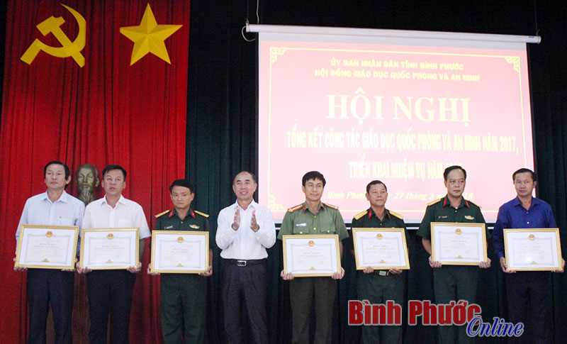 Gắn gi&aacute;o dục QP-AN với nhiệm vụ của người đứng đầu cơ quan, đơn vị