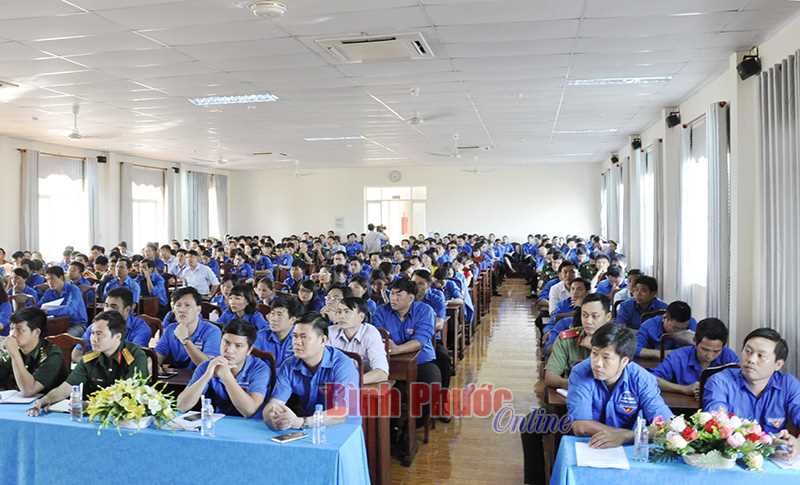 320 c&aacute;n bộ đo&agrave;n học tập nghị quyết