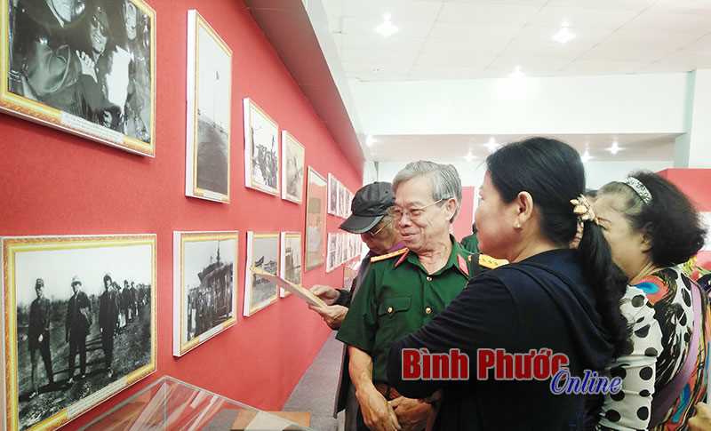 Khai mạc trưng b&agrave;y 45 năm thi h&agrave;nh Hiệp định Paris