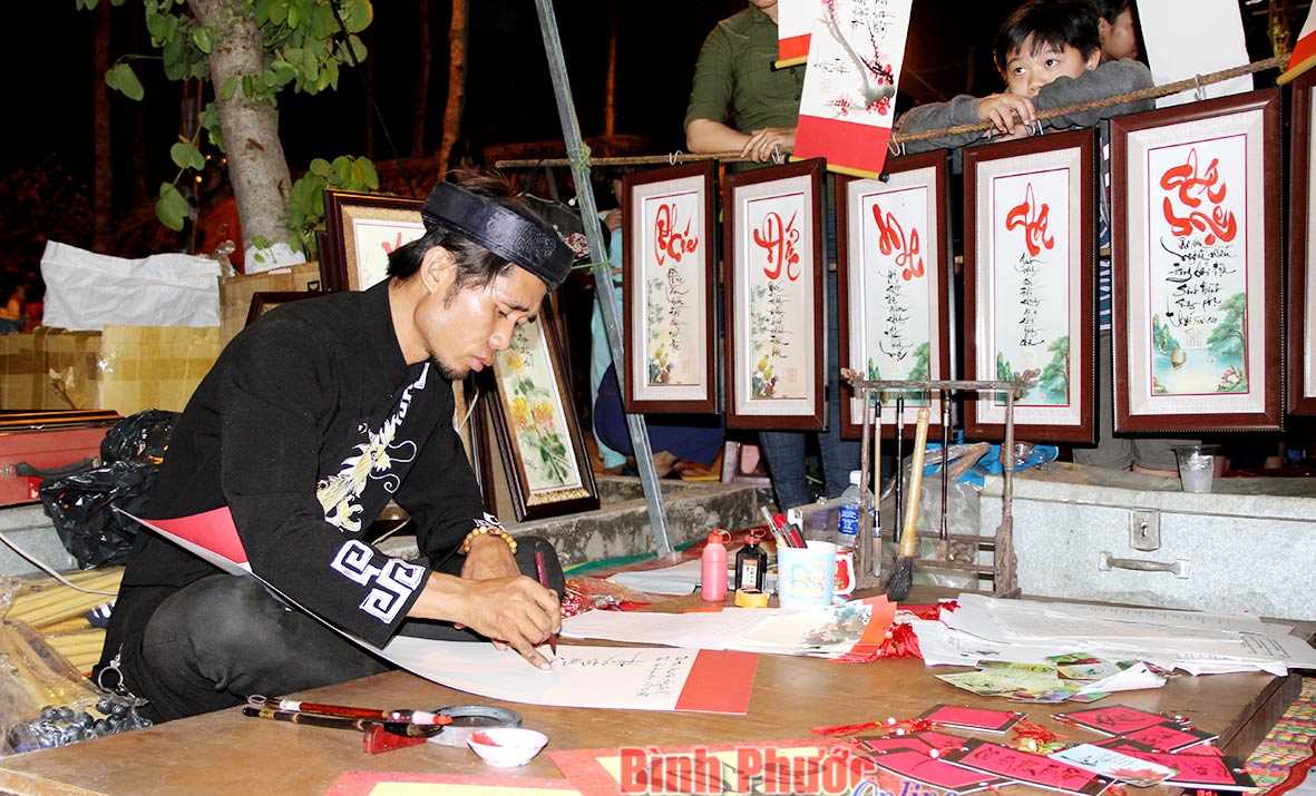 Một số hình ảnh tại hội chợ hoa xuân trong đêm khai mạc 9-2