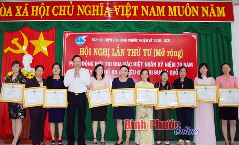 Hội LHPN tỉnh: Ph&aacute;t động thi đua kỷ niệm 70 năm Ng&agrave;y B&aacute;c Hồ k&ecirc;u gọi thi đua &aacute;i quốc