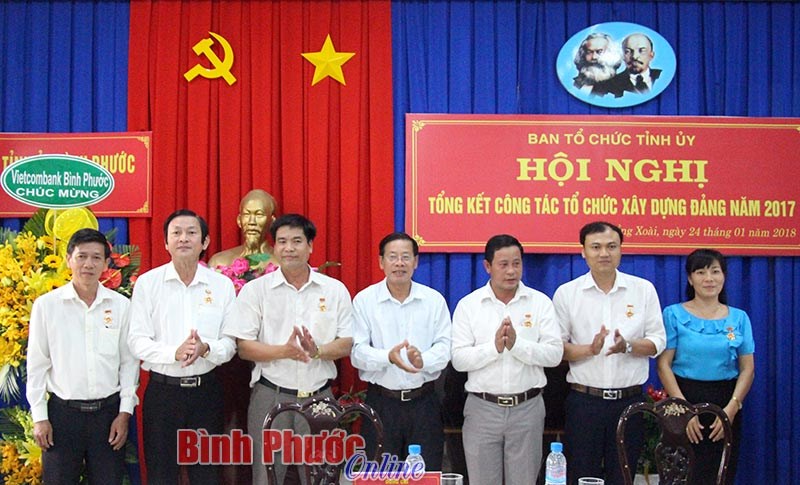 Quyết liệt thực hiện tinh giản bi&ecirc;n chế v&agrave; sắp xếp lại tổ chức bộ m&aacute;y