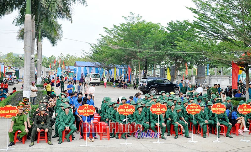 B&ugrave; Đốp rộn r&agrave;ng hội trại t&ograve;ng qu&acirc;n