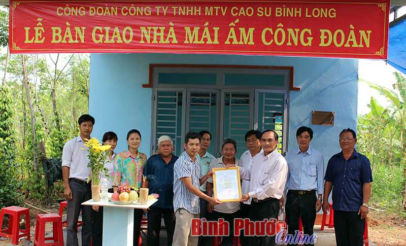 Công đoàn Cao su Bình Long bàn giao “Mái ấm công đoàn”