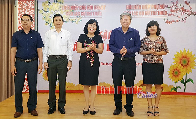 100 đại biểu gặp mặt tr&iacute; thức đầu năm