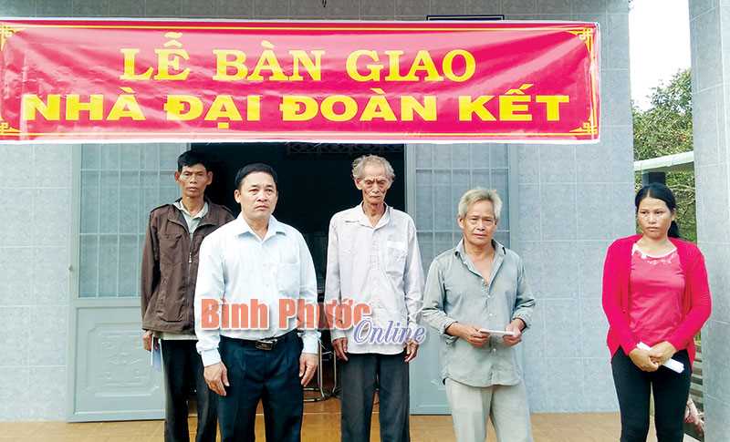 Phú Tiến: 4 hộ DTTS được tặng nhà đại đoàn kết