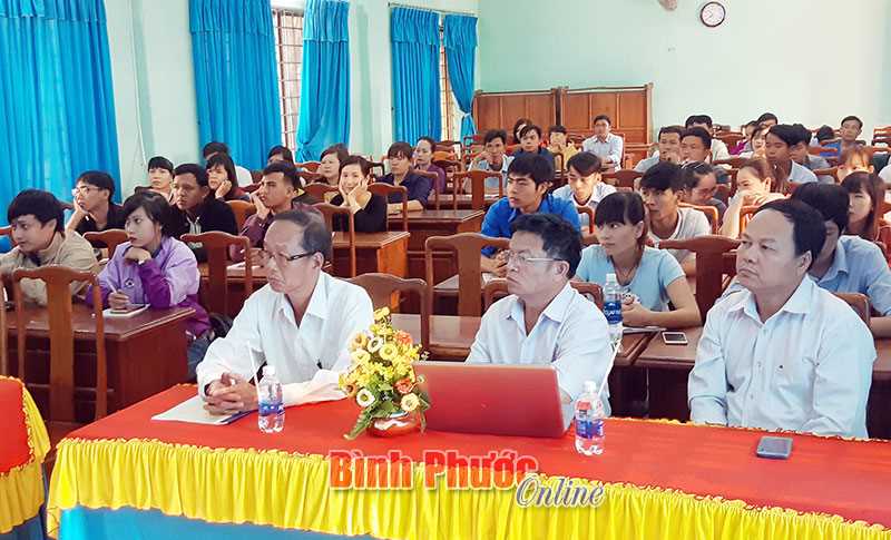 82 quần ch&uacute;ng ưu t&uacute; được bồi dưỡng l&yacute; luận ch&iacute;nh trị