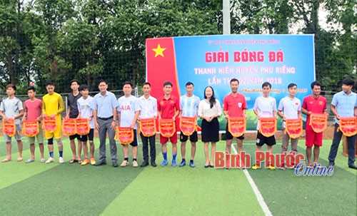Khai mạc giải bóng đá thanh niên huyện Phú Riềng lần thứ 2