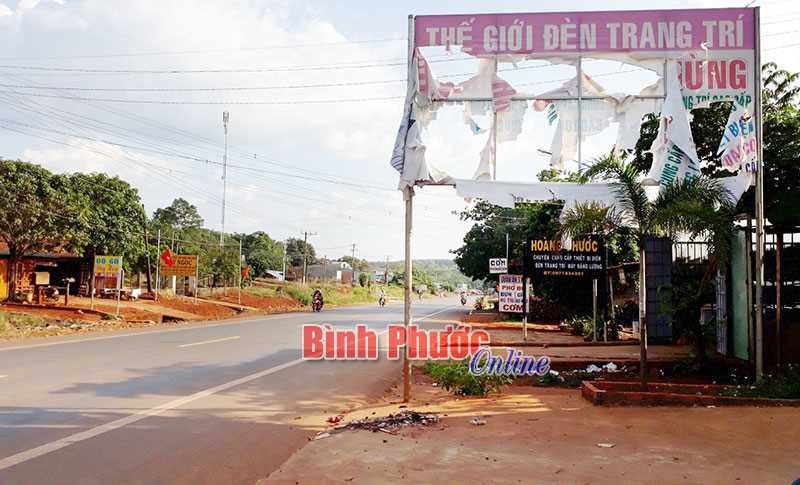 Cần dẹp bỏ pa-nô nhếch nhác