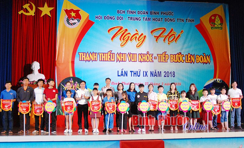 Ngày hội “Thanh thiếu nhi vui khỏe - Tiếp bước lên Đoàn”