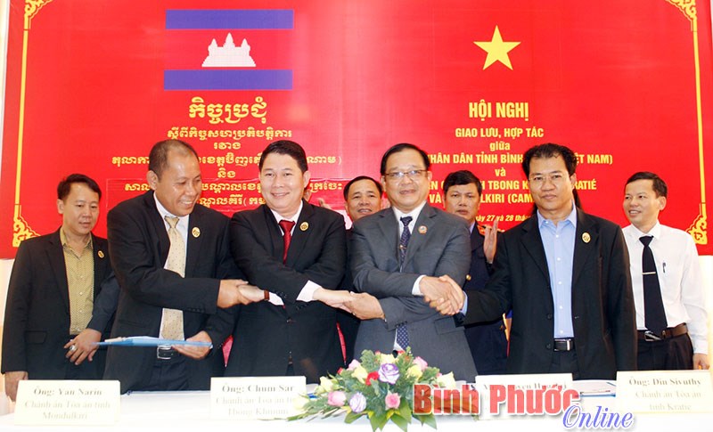 Giao lưu, hợp t&aacute;c giữa TAND B&igrave;nh Phước với t&ograve;a &aacute;n c&aacute;c tỉnh gi&aacute;p bi&ecirc;n