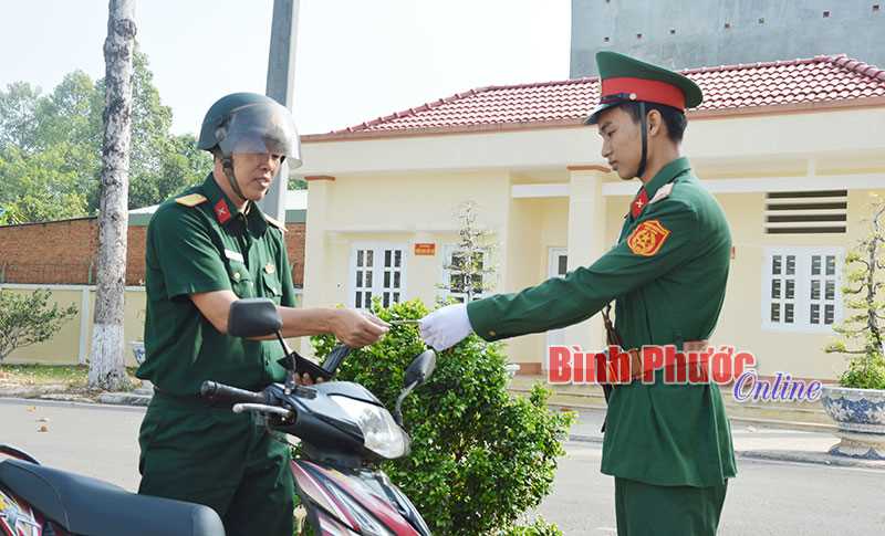 Tự h&agrave;o chiến sĩ vệ binh