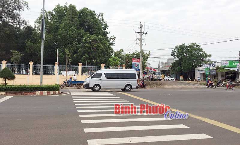 Cần lắp đặt đ&egrave;n t&iacute;n hiệu giao th&ocirc;ng