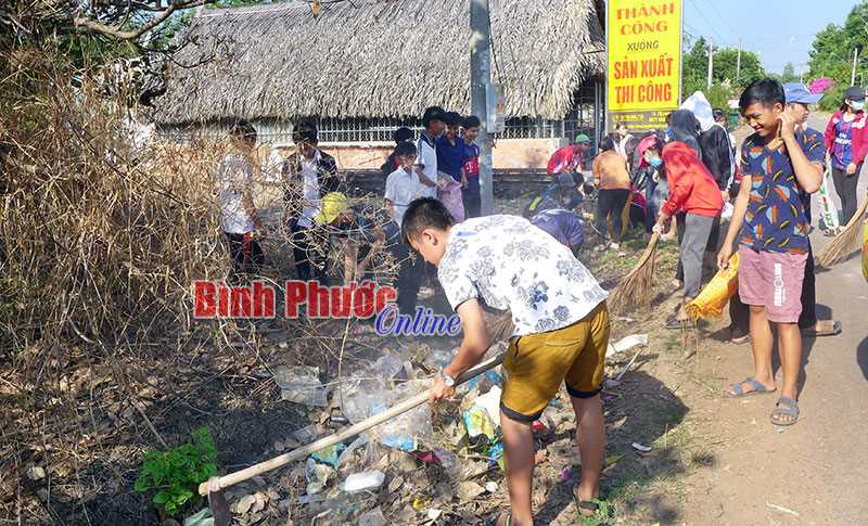 Gần 200 đoàn viên thanh niên ra quân ngày “Chủ nhật xanh”