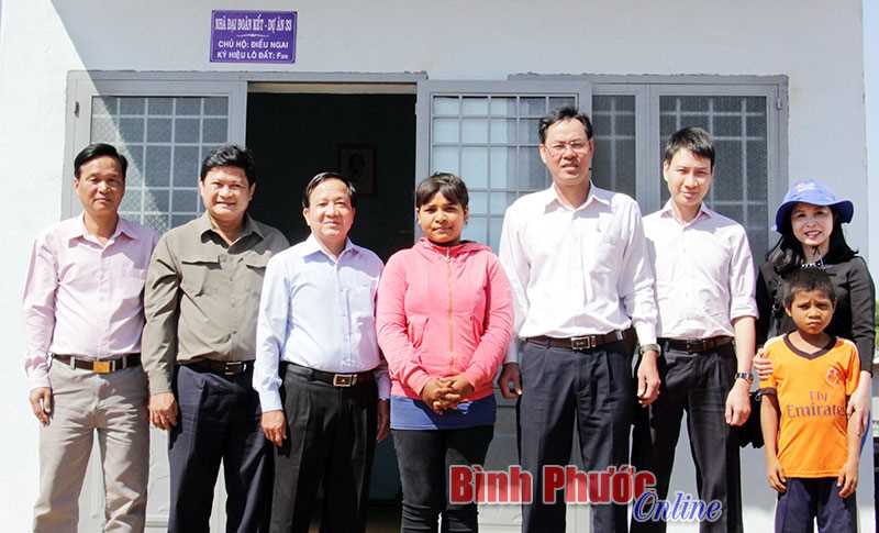 Xây dựng 430 căn nhà đại đoàn kết