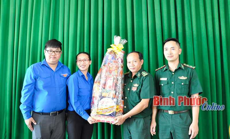 Tuổi trẻ Bình Phước và Bình Dương thực hiện “Xuân tình nguyện”