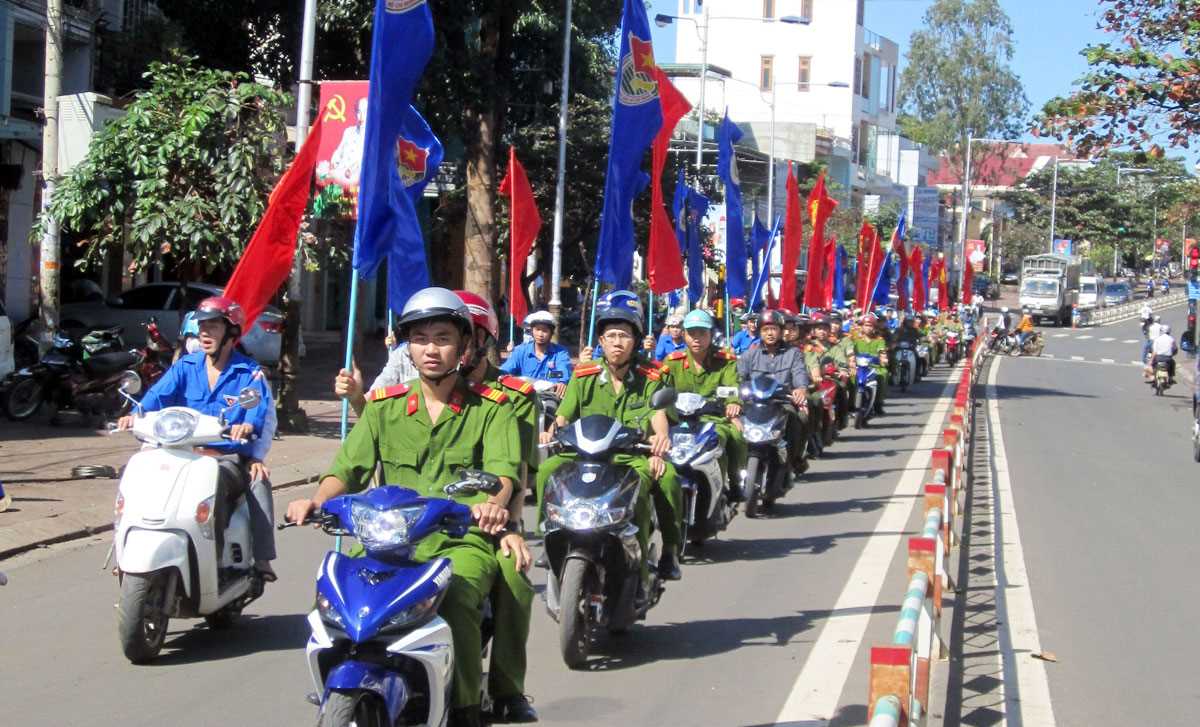 Bù Đăng ra quân thực hiện Năm an toàn giao thông
