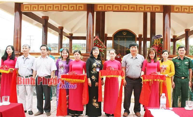 Kh&aacute;nh th&agrave;nh nh&agrave; bia tưởng niệm Mẹ Việt Nam anh h&ugrave;ng v&agrave; anh h&ugrave;ng liệt sĩ