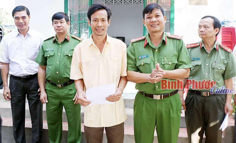 Công An tỉnh: Bàn giao 2 căn nhà “Nghĩa tình đồng đội”