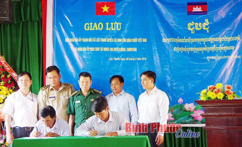 K&yacute; kết giao lưu nh&acirc;n d&acirc;n 2 b&ecirc;n bi&ecirc;n giới